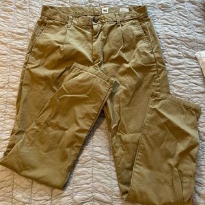 Gap Men’s Khaki Pants 33x34 - Never Worn, Great Condition